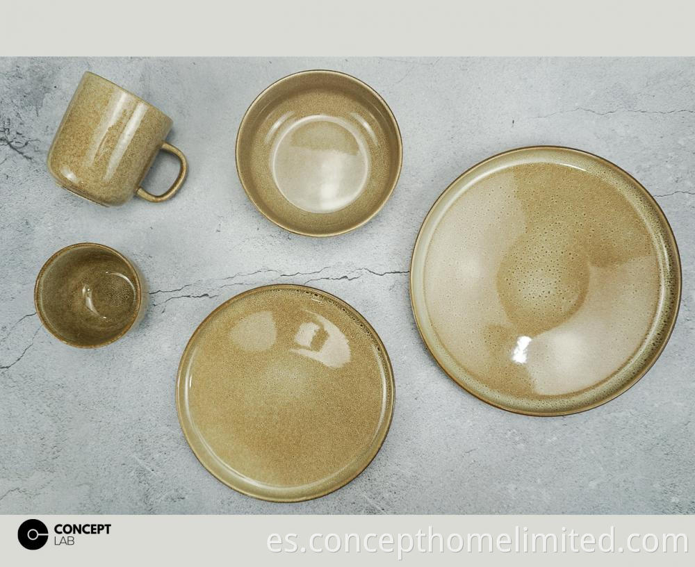 Reactive Glazed Stoneware Dinner Set In Khaki Ch22067 G02 1